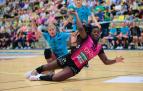 Lysa Tchaptchet, en una jugada del duelo europeo del Vipers contra el