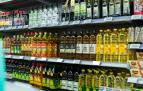 Expositor de aceites en un supermercado de Barcelona