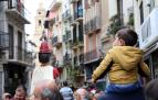 Fotos del ambiente en San Fermín Txikito 2022 en la salida de la comparsa de gigantes desde Plazara.