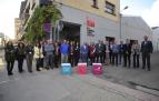 Participantes y patrocinadores en una foto de familia a las puertas de La Fábrica Vieja-Museo de la Conserva
