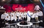 Los cocineros con una Estrella Michelin posan en la gala celebrada en Toledo este martes.