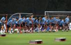 Los jugadores uruguayos se ejercitan en la previa a su estreno en el Mundial de Catar 2022