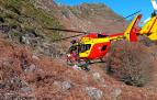 El helicóptero de los Bomberos llega al lugar donde se produjo el accidente. En la foto pequeña, Rolando Baigorri en una imagen de archivo