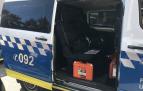 Coche de la Policía Municipal de Pamplona, dotado con un desfibrilador automático