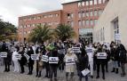 Concentración de los sindicatos de Salud para denunciar el abandono de la plantilla por parte de la Administración.