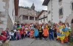 Imagen tomada justo antes de iniciarse la 'karrika erronda', el recorrido vespertino por las casas, este sábado en Eratsun,