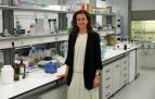Ana Ursúa Lasheras dirige la Asociación de Industria Navarra desde 2014. En la imagen, en el laboratorio de materiales.