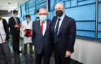 Luis Sabalza, presidente de Osasuna, y Florentino Pérez, su homólogo del Real Madrid, durante la visita a la CUN