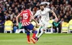 Karim Benzema y Savic, en un momento del partido disputado en el Bernabéu