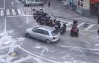 Nieve en polvo sobre la calzada este lunes en Pamplona
