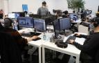 Trabajadores del estudio The Thinklab Media durante la producción de Inspector Sun y la maldición de la viuda negra