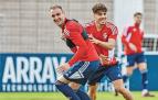 Kike García y Abde pugnan por la posición con buen humor en el entrenamiento del jueves