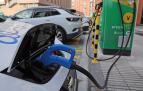 Lo más recomendable es recargar el coche cuando el nivel de batería se encuentre por debajo del 30% y, si es posible, no bajar del 10%