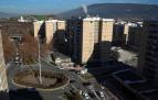 Vista de la rotonda que ‘corta’ el paso de los vecinos del barrio y sobre la que piden una solución