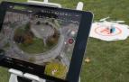 Imagen de una tablet desde la que se analiza la actividad del dron