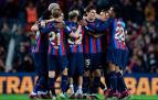 Los jugadores del Barcelona celebran el triunfo ante el Real Madrid.