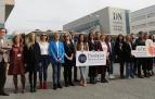 Responsables de Diario de Navarra, Fundación Diario de Navarra, Proyecto ‘e-TIC’, educadores y familias de los colegios navarros que participan en el programa, ayer. 	eduardo buxens