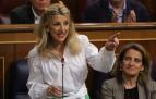 La vicepresidenta segunda y ministra de Trabajo y Economía Social, Yolanda Díaz, interviene durante una sesión plenaria, en el Congreso de los Diputados