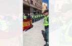 Los agentes de la Guardia Civil de Navarra que participan en el dispositivo especial con motivo de la Vuelta Ciclista al País Vasco/Itzulia 2023 han guardado un minuto de silencio en homenaje a Dámaso Guillén, fallecido el pasado sábado al ser atropellado durante una prueba ciclista en Pravia (Asturias). La segunda etapa de la Itzulia discurre este martes entre las localidades navarras de Viana y Leitza.