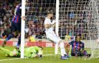 Momento en el que Karim Benzemá marca el 0-1 que iguala la eliminatoria.
