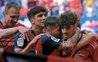 Abde es felicitado por sus compañeros tras anotar el gol del triunfo