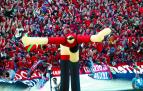 Una parte de la hinchada de Osasuna que estuvo en la final de Copa de 2005 en el estadio Vicente Calderón de Madrid.