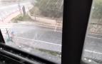 La tormenta que ha caído este domingo por la tarde en la comarca de Pamplona ha dejado una fuerte granizada