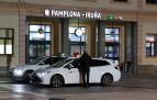 Taxistas en turno de guardia en la estación de tren de Pamplona, en una imagen de este año.