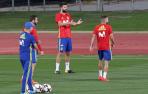 La selección inicia su concentración con un agrio recibimiento a Piqué