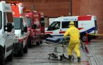 Labores de desinfección de camillas por coronavirus en el CHN