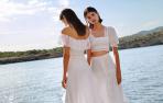Vestidos muy vaporosos, puntillas, guipures de entramados exclusivos y tejidos nobles como el voile son algunas de las señas de Charo Ruiz Ibiza.