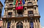 Concierto de Inés Bacán y Antonio Moya desde los balcones del Ayuntamiento de Pamplona