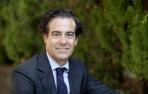 Pablo Zalba posa en el Colegio de Médicos, sede de los recientes Cursos Europeos de Verano
