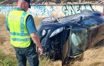 El coche accidentado en la NA-128, a la altura de Caparroso