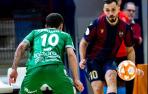 El ala del Levante Rafa Usín, autor del primer gol, intenta dar un pase ante la defensa de Fabinho, del Magna