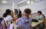 El consejero de Educación, Carlos Gimeno, durante una visita al Colegio Público García Galdeano de Pamplona