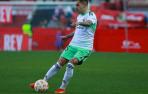 Rubén Peña golpea el balón en el último partido de Copa