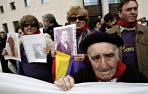 La Asociaci&oacute;n de Familiares de Fusilados de Navarra se moviliza contra el juicio a Garz&oacute;n
