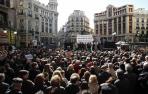 Miles de personas exigen "justicia" para el juez Garz&oacute;n