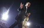 Antonio Banderas entrega el premio en la Life Ball