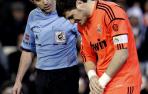 Casillas sufre una fractura en la mano izquierda