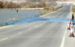 Vuelve a cortarse la carretera de Fusti&ntilde;ana a Ribaforada por la crecida del Ebro