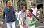 Jaime de Marichalar y sus hijos ven desde el Ayuntamiento el último encierro
