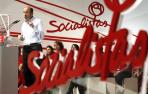 Rubalcaba: "El candidato del PP est&aacute; escondido debajo de la cama"