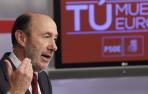 Rubalcaba critica a Ca&ntilde;ete por seguir de ministro siendo candidato del PP