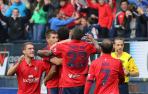 Los jugadores de Osasuna, contra el Betis