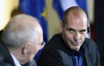 Schäuble: "Grecia tiene que seguir cooperando con la troika"
