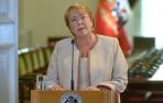 Bachelet da la cara por el polémico crédito que recibió su hijo