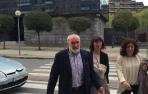 Manolo Ganuza sale de declarar junto a las abogadas Lola Francés y Ruth Perales.