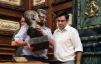 ​CiU, C's, PSC y PP critican la retirada del busto del Rey Juan Carlos